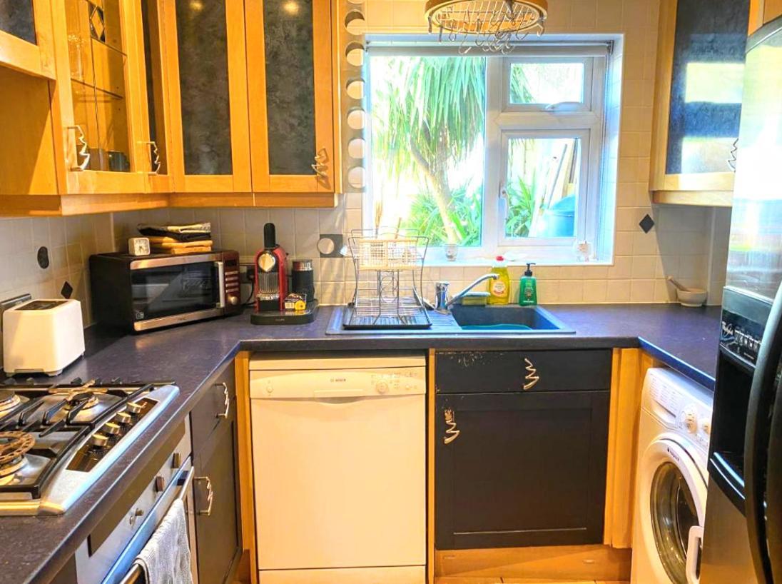 Stunning 4Br House With Free Parking - By Innit Hove Extérieur photo
